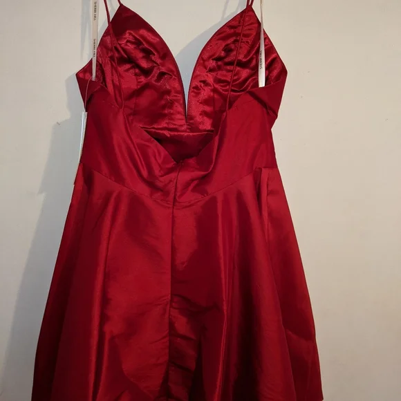 Sherri Hill Low V-Neck Short Fit and Flare Homecoming / Prom Dress - Picture 6 of 9